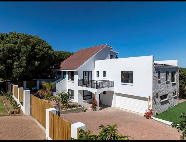 5 BEDROOM HOUSE FOR SALE IN SANDBAAI